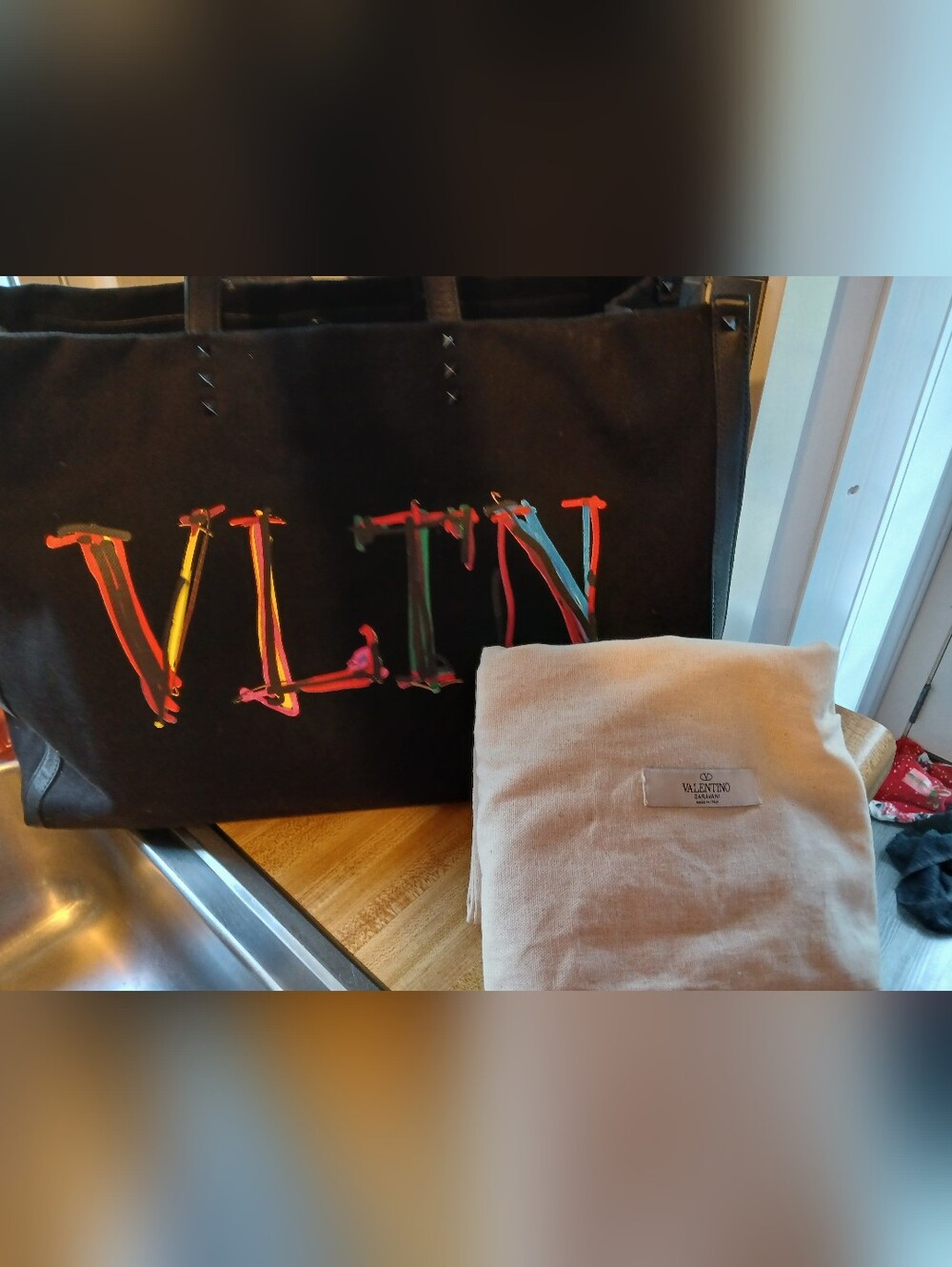 Valentino Garavani Like NEW Large Tote & Dustbag - Picture 8 of 8